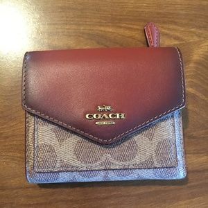 Coach Small Wallet in Signature Canvas